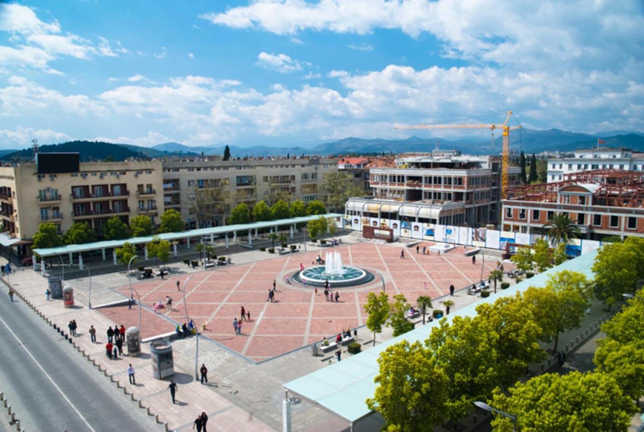 Center Lux Apartment Подгорица Екстериор снимка
